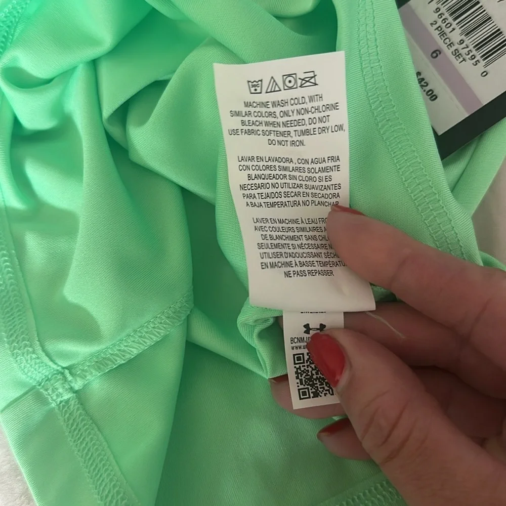 NWT Under Armour Boys Swim Shirt